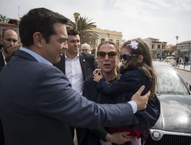 Ξέφυγε από τα τυπικά ο πρωθυπουργός Αλέξης Τσίπρας στην επίσκεψή του στην Λήμνο (φωτό, βίντεο)